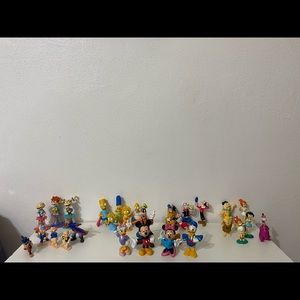 6 collectible figurines